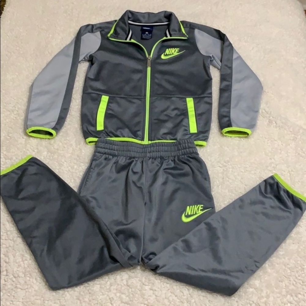 Nike Outfit For Boys Size 6  Grays & Yellow